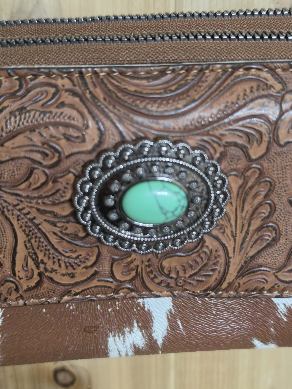 Sam & Hadley Western Tooled Faux Leather Crossbody Wallet Bag - Picture 4 of 16